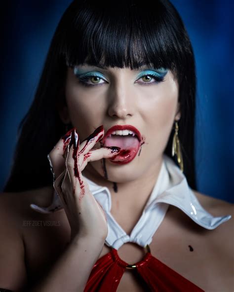 vampirella cosplay